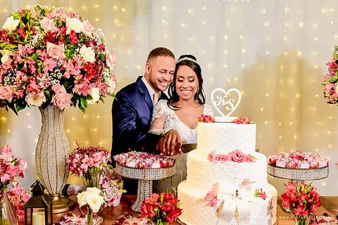 casamento, vestido de noiva, dia da noiva, dia do noivo, buffet maravale, praia grande, decoração rosa vermlho e brando, noivo de terno azul, letras iluminadas, suculentas para casamento, madrinhas de rosa, aline makeup, vé e gravata'