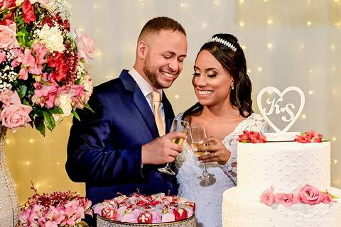 casamento, vestido de noiva, dia da noiva, dia do noivo, buffet maravale, praia grande, decoração rosa vermlho e brando, noivo de terno azul, letras iluminadas, suculentas para casamento, madrinhas de rosa, aline makeup, vé e gravata'