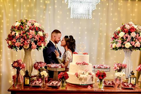 casamento, vestido de noiva, dia da noiva, dia do noivo, buffet maravale, praia grande, decoração rosa vermlho e brando, noivo de terno azul, letras iluminadas, suculentas para casamento, madrinhas de rosa, aline makeup, vé e gravata'