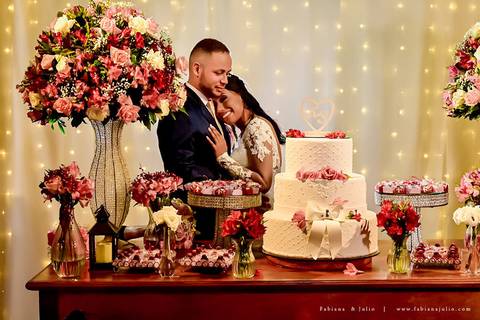 casamento, vestido de noiva, dia da noiva, dia do noivo, buffet maravale, praia grande, decoração rosa vermlho e brando, noivo de terno azul, letras iluminadas, suculentas para casamento, madrinhas de rosa, aline makeup, vé e gravata'