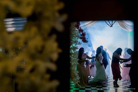 casamento, vestido de noiva, dia da noiva, dia do noivo, buffet maravale, praia grande, decoração rosa vermlho e brando, noivo de terno azul, letras iluminadas, suculentas para casamento, madrinhas de rosa, aline makeup, vé e gravata'