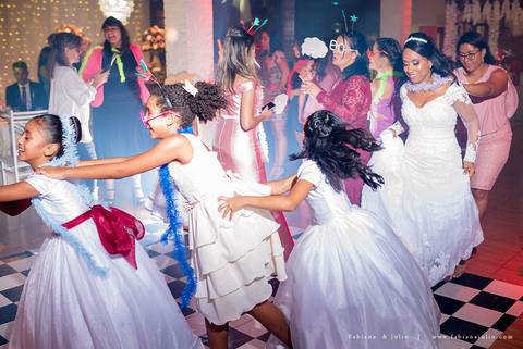 casamento, vestido de noiva, dia da noiva, dia do noivo, buffet maravale, praia grande, decoração rosa vermlho e brando, noivo de terno azul, letras iluminadas, suculentas para casamento, madrinhas de rosa, aline makeup, vé e gravata'