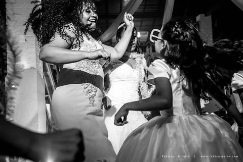 casamento, vestido de noiva, dia da noiva, dia do noivo, buffet maravale, praia grande, decoração rosa vermlho e brando, noivo de terno azul, letras iluminadas, suculentas para casamento, madrinhas de rosa, aline makeup, vé e gravata'