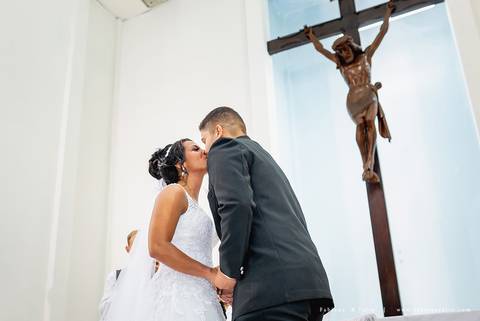 casamento, mariana assis loung, igreja nossa senha das gracas, casamento no celebrar, buque lilas, buque roxo, assessoria carla alverz, bruno brum, fabiana e julio, fotografia para sempre'