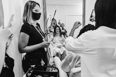 mariana assis, noivas, bella noiva, ahazzo atelies, fotografia para sempre, claudete bem casados, anel de casamento, noiva simples, noiva linda, noiva classica, buquet de flores, joy santos buquet, make suave para noiva, espaço dieters'