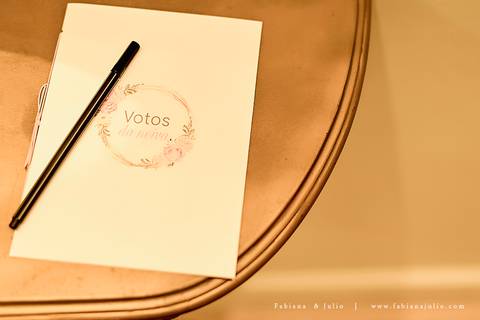 mariana assis, noivas, bella noiva, ahazzo atelies, fotografia para sempre, claudete bem casados, anel de casamento, noiva simples, noiva linda, noiva classica, buquet de flores, joy santos buquet, make suave para noiva, espaço dieters'