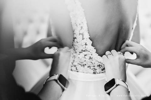 mariana assis, noivas, bella noiva, ahazzo atelies, fotografia para sempre, claudete bem casados, anel de casamento, noiva simples, noiva linda, noiva classica, buquet de flores, joy santos buquet, make suave para noiva, espaço dieters'