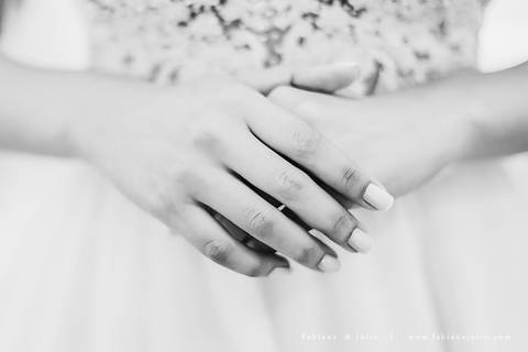 mariana assis, noivas, bella noiva, ahazzo atelies, fotografia para sempre, claudete bem casados, anel de casamento, noiva simples, noiva linda, noiva classica, buquet de flores, joy santos buquet, make suave para noiva, espaço dieters'