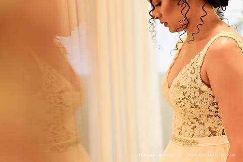 mariana assis, noivas, bella noiva, ahazzo atelies, fotografia para sempre, claudete bem casados, anel de casamento, noiva simples, noiva linda, noiva classica, buquet de flores, joy santos buquet, make suave para noiva, espaço dieters'