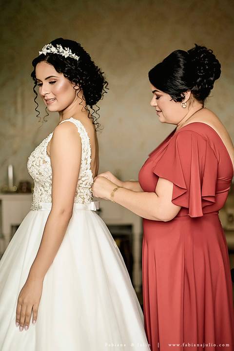 mariana assis, noivas, bella noiva, ahazzo atelies, fotografia para sempre, claudete bem casados, anel de casamento, noiva simples, noiva linda, noiva classica, buquet de flores, joy santos buquet, make suave para noiva, espaço dieters'