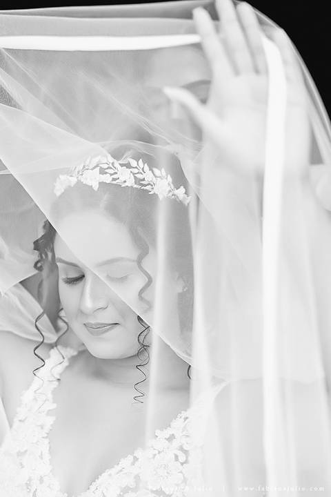 mariana assis, noivas, bella noiva, ahazzo atelies, fotografia para sempre, claudete bem casados, anel de casamento, noiva simples, noiva linda, noiva classica, buquet de flores, joy santos buquet, make suave para noiva, espaço dieters'