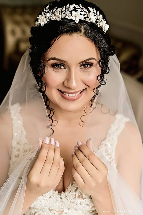 mariana assis, noivas, bella noiva, ahazzo atelies, fotografia para sempre, claudete bem casados, anel de casamento, noiva simples, noiva linda, noiva classica, buquet de flores, joy santos buquet, make suave para noiva, espaço dieters'