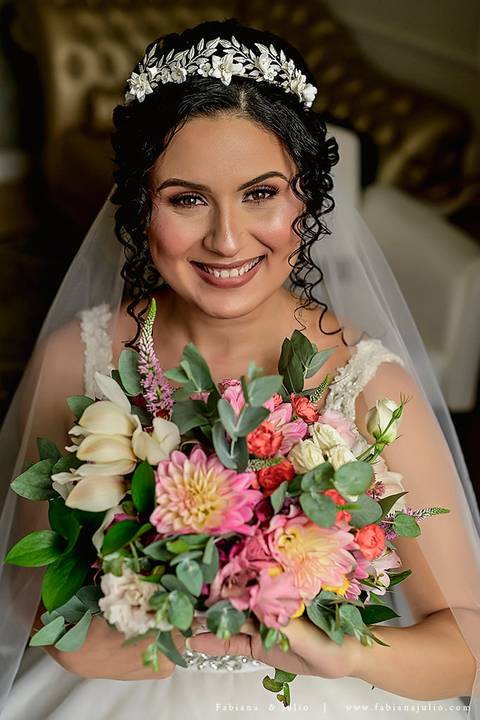 mariana assis, noivas, bella noiva, ahazzo atelies, fotografia para sempre, claudete bem casados, anel de casamento, noiva simples, noiva linda, noiva classica, buquet de flores, joy santos buquet, make suave para noiva, espaço dieters'