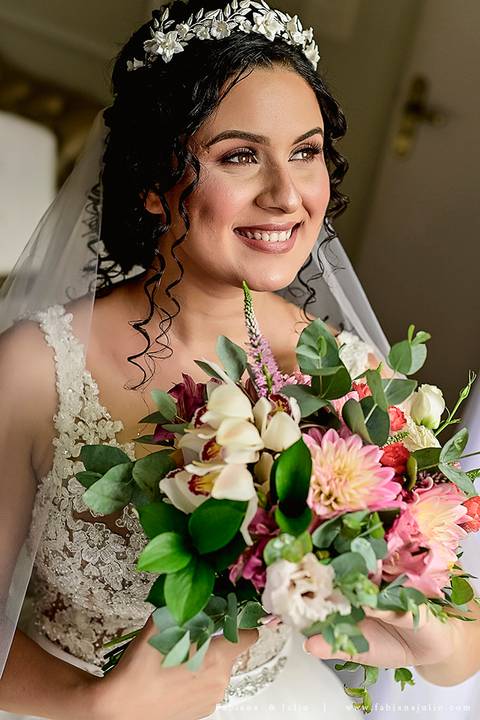 mariana assis, noivas, bella noiva, ahazzo atelies, fotografia para sempre, claudete bem casados, anel de casamento, noiva simples, noiva linda, noiva classica, buquet de flores, joy santos buquet, make suave para noiva, espaço dieters'