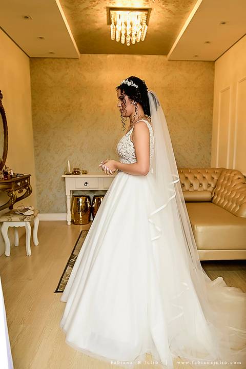 mariana assis, noivas, bella noiva, ahazzo atelies, fotografia para sempre, claudete bem casados, anel de casamento, noiva simples, noiva linda, noiva classica, buquet de flores, joy santos buquet, make suave para noiva, espaço dieters'