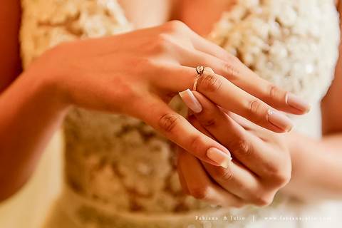 mariana assis, noivas, bella noiva, ahazzo atelies, fotografia para sempre, claudete bem casados, anel de casamento, noiva simples, noiva linda, noiva classica, buquet de flores, joy santos buquet, make suave para noiva, espaço dieters'