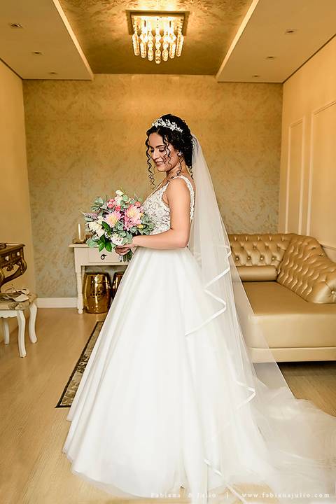 mariana assis, noivas, bella noiva, ahazzo atelies, fotografia para sempre, claudete bem casados, anel de casamento, noiva simples, noiva linda, noiva classica, buquet de flores, joy santos buquet, make suave para noiva, espaço dieters'