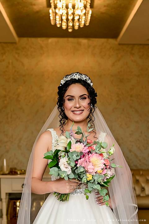 mariana assis, noivas, bella noiva, ahazzo atelies, fotografia para sempre, claudete bem casados, anel de casamento, noiva simples, noiva linda, noiva classica, buquet de flores, joy santos buquet, make suave para noiva, espaço dieters'