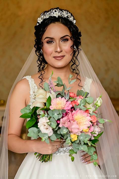 mariana assis, noivas, bella noiva, ahazzo atelies, fotografia para sempre, claudete bem casados, anel de casamento, noiva simples, noiva linda, noiva classica, buquet de flores, joy santos buquet, make suave para noiva, espaço dieters'