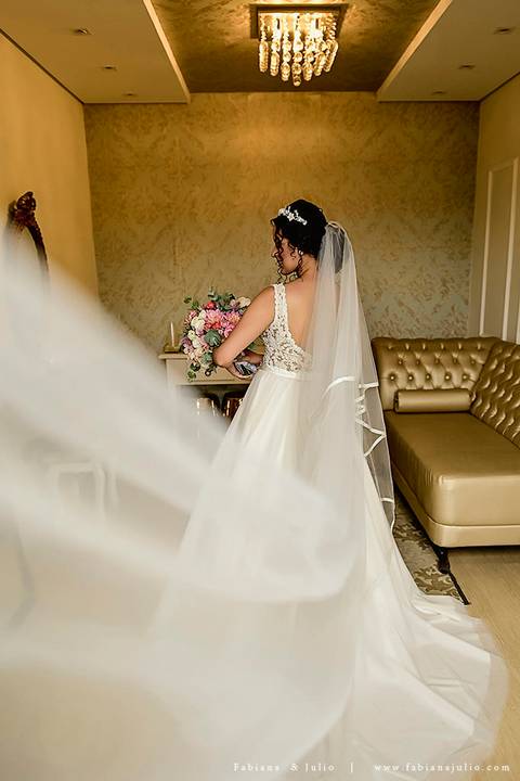 mariana assis, noivas, bella noiva, ahazzo atelies, fotografia para sempre, claudete bem casados, anel de casamento, noiva simples, noiva linda, noiva classica, buquet de flores, joy santos buquet, make suave para noiva, espaço dieters'