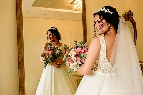 mariana assis, noivas, bella noiva, ahazzo atelies, fotografia para sempre, claudete bem casados, anel de casamento, noiva simples, noiva linda, noiva classica, buquet de flores, joy santos buquet, make suave para noiva, espaço dieters'