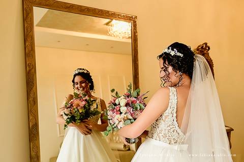 mariana assis, noivas, bella noiva, ahazzo atelies, fotografia para sempre, claudete bem casados, anel de casamento, noiva simples, noiva linda, noiva classica, buquet de flores, joy santos buquet, make suave para noiva, espaço dieters'