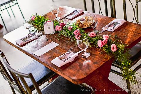 mariana assis, noivas, bella noiva, ahazzo atelies, fotografia para sempre, claudete bem casados, anel de casamento, noiva simples, noiva linda, noiva classica, buquet de flores, joy santos buquet, make suave para noiva, espaço dieters'