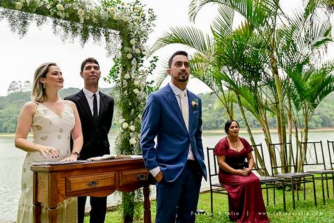 mariana assis, noivas, bella noiva, ahazzo atelies, fotografia para sempre, claudete bem casados, anel de casamento, noiva simples, noiva linda, noiva classica, buquet de flores, joy santos buquet, make suave para noiva, espaço dieters'