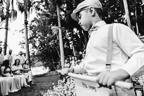 mariana assis, noivas, bella noiva, ahazzo atelies, fotografia para sempre, claudete bem casados, anel de casamento, noiva simples, noiva linda, noiva classica, buquet de flores, joy santos buquet, make suave para noiva, espaço dieters'