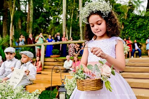 mariana assis, noivas, bella noiva, ahazzo atelies, fotografia para sempre, claudete bem casados, anel de casamento, noiva simples, noiva linda, noiva classica, buquet de flores, joy santos buquet, make suave para noiva, espaço dieters'
