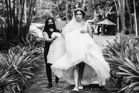 mariana assis, noivas, bella noiva, ahazzo atelies, fotografia para sempre, claudete bem casados, anel de casamento, noiva simples, noiva linda, noiva classica, buquet de flores, joy santos buquet, make suave para noiva, espaço dieters'