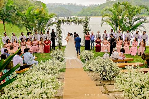 mariana assis, noivas, bella noiva, ahazzo atelies, fotografia para sempre, claudete bem casados, anel de casamento, noiva simples, noiva linda, noiva classica, buquet de flores, joy santos buquet, make suave para noiva, espaço dieters'
