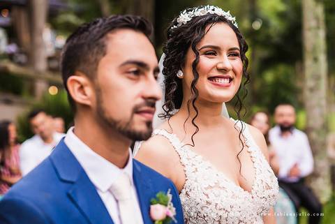 mariana assis, noivas, bella noiva, ahazzo atelies, fotografia para sempre, claudete bem casados, anel de casamento, noiva simples, noiva linda, noiva classica, buquet de flores, joy santos buquet, make suave para noiva, espaço dieters'