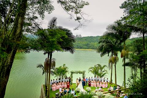 mariana assis, noivas, bella noiva, ahazzo atelies, fotografia para sempre, claudete bem casados, anel de casamento, noiva simples, noiva linda, noiva classica, buquet de flores, joy santos buquet, make suave para noiva, espaço dieters'
