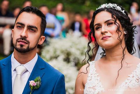 mariana assis, noivas, bella noiva, ahazzo atelies, fotografia para sempre, claudete bem casados, anel de casamento, noiva simples, noiva linda, noiva classica, buquet de flores, joy santos buquet, make suave para noiva, espaço dieters'