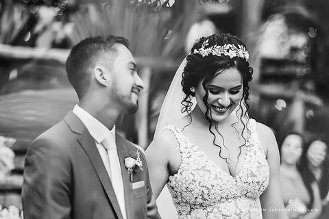 mariana assis, noivas, bella noiva, ahazzo atelies, fotografia para sempre, claudete bem casados, anel de casamento, noiva simples, noiva linda, noiva classica, buquet de flores, joy santos buquet, make suave para noiva, espaço dieters'