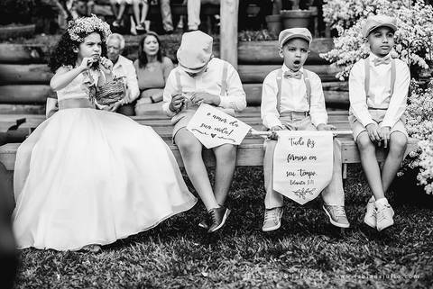 mariana assis, noivas, bella noiva, ahazzo atelies, fotografia para sempre, claudete bem casados, anel de casamento, noiva simples, noiva linda, noiva classica, buquet de flores, joy santos buquet, make suave para noiva, espaço dieters'