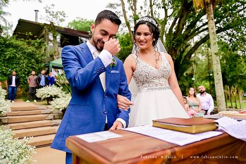 mariana assis, noivas, bella noiva, ahazzo atelies, fotografia para sempre, claudete bem casados, anel de casamento, noiva simples, noiva linda, noiva classica, buquet de flores, joy santos buquet, make suave para noiva, espaço dieters'