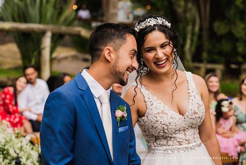 mariana assis, noivas, bella noiva, ahazzo atelies, fotografia para sempre, claudete bem casados, anel de casamento, noiva simples, noiva linda, noiva classica, buquet de flores, joy santos buquet, make suave para noiva, espaço dieters'