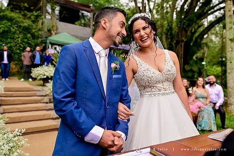 mariana assis, noivas, bella noiva, ahazzo atelies, fotografia para sempre, claudete bem casados, anel de casamento, noiva simples, noiva linda, noiva classica, buquet de flores, joy santos buquet, make suave para noiva, espaço dieters'