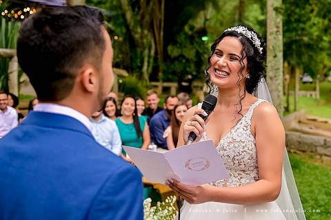 mariana assis, noivas, bella noiva, ahazzo atelies, fotografia para sempre, claudete bem casados, anel de casamento, noiva simples, noiva linda, noiva classica, buquet de flores, joy santos buquet, make suave para noiva, espaço dieters'