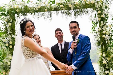 mariana assis, noivas, bella noiva, ahazzo atelies, fotografia para sempre, claudete bem casados, anel de casamento, noiva simples, noiva linda, noiva classica, buquet de flores, joy santos buquet, make suave para noiva, espaço dieters'