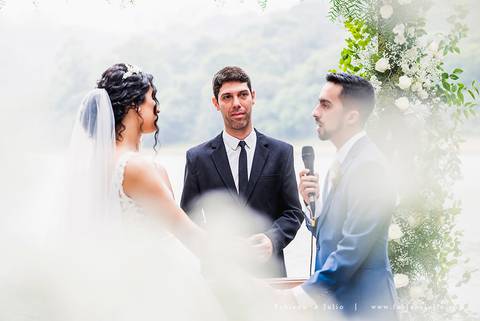 mariana assis, noivas, bella noiva, ahazzo atelies, fotografia para sempre, claudete bem casados, anel de casamento, noiva simples, noiva linda, noiva classica, buquet de flores, joy santos buquet, make suave para noiva, espaço dieters'