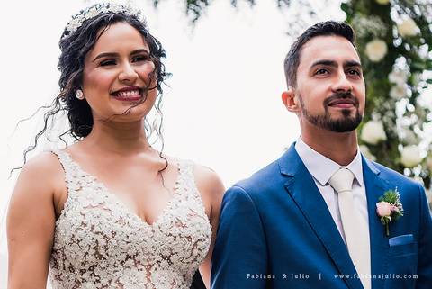 mariana assis, noivas, bella noiva, ahazzo atelies, fotografia para sempre, claudete bem casados, anel de casamento, noiva simples, noiva linda, noiva classica, buquet de flores, joy santos buquet, make suave para noiva, espaço dieters'