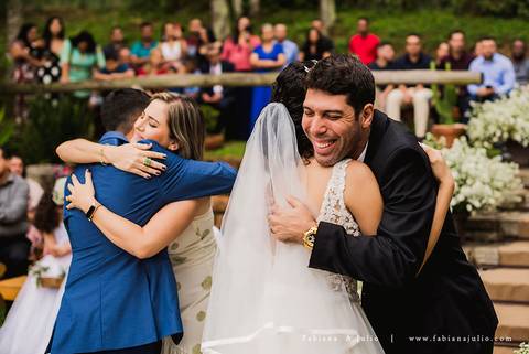 mariana assis, noivas, bella noiva, ahazzo atelies, fotografia para sempre, claudete bem casados, anel de casamento, noiva simples, noiva linda, noiva classica, buquet de flores, joy santos buquet, make suave para noiva, espaço dieters'