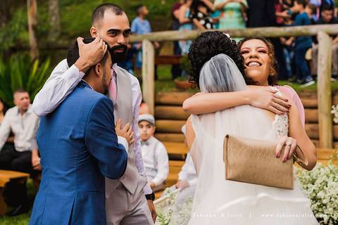 mariana assis, noivas, bella noiva, ahazzo atelies, fotografia para sempre, claudete bem casados, anel de casamento, noiva simples, noiva linda, noiva classica, buquet de flores, joy santos buquet, make suave para noiva, espaço dieters'