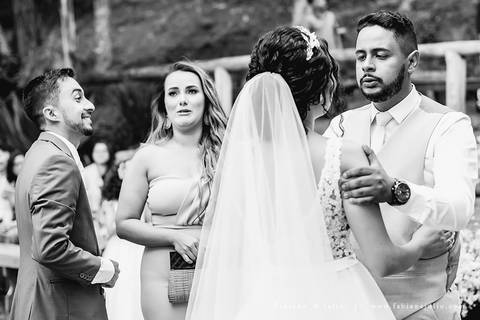 mariana assis, noivas, bella noiva, ahazzo atelies, fotografia para sempre, claudete bem casados, anel de casamento, noiva simples, noiva linda, noiva classica, buquet de flores, joy santos buquet, make suave para noiva, espaço dieters'