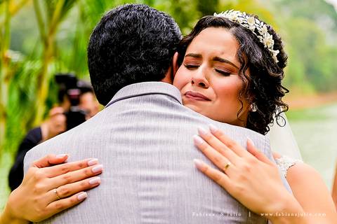 mariana assis, noivas, bella noiva, ahazzo atelies, fotografia para sempre, claudete bem casados, anel de casamento, noiva simples, noiva linda, noiva classica, buquet de flores, joy santos buquet, make suave para noiva, espaço dieters'