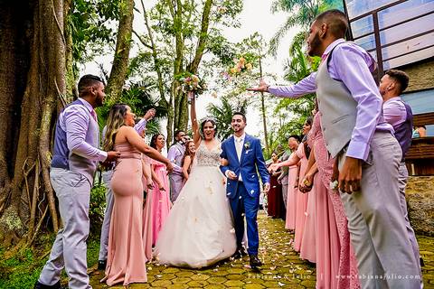 mariana assis, noivas, bella noiva, ahazzo atelies, fotografia para sempre, claudete bem casados, anel de casamento, noiva simples, noiva linda, noiva classica, buquet de flores, joy santos buquet, make suave para noiva, espaço dieters'