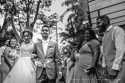 mariana assis, noivas, bella noiva, ahazzo atelies, fotografia para sempre, claudete bem casados, anel de casamento, noiva simples, noiva linda, noiva classica, buquet de flores, joy santos buquet, make suave para noiva, espaço dieters'